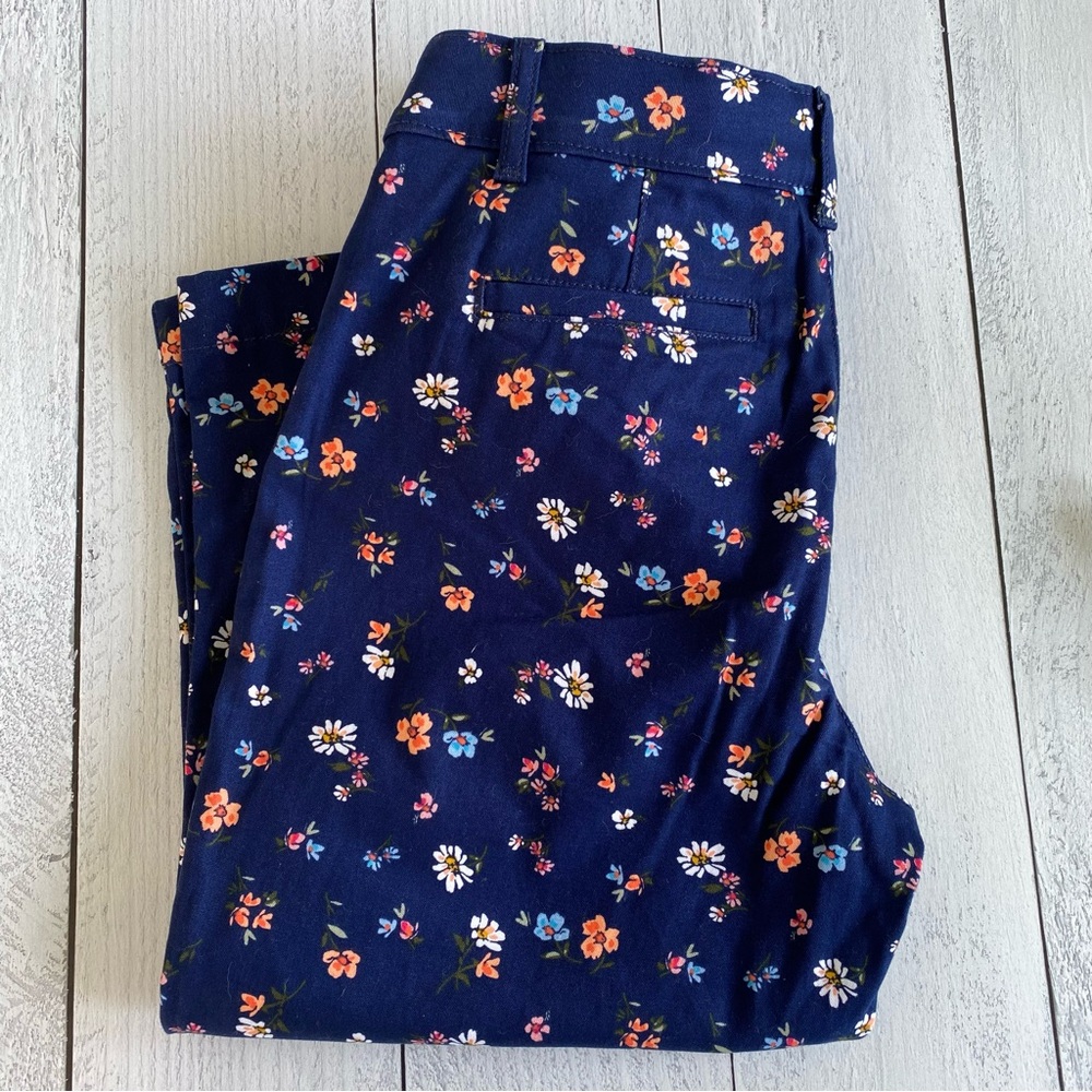 St. John's Bay Blue Floral Capri Pants-Size 4